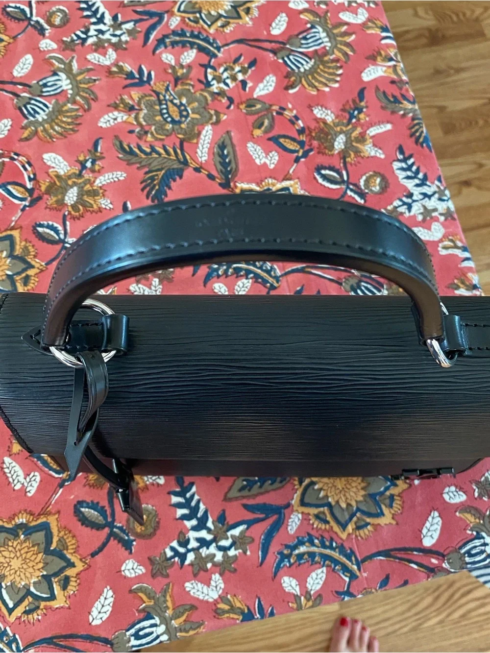 Louis Vuitton Cluny BB Noir Epi Leather Crossbody Top Handle + Receipt